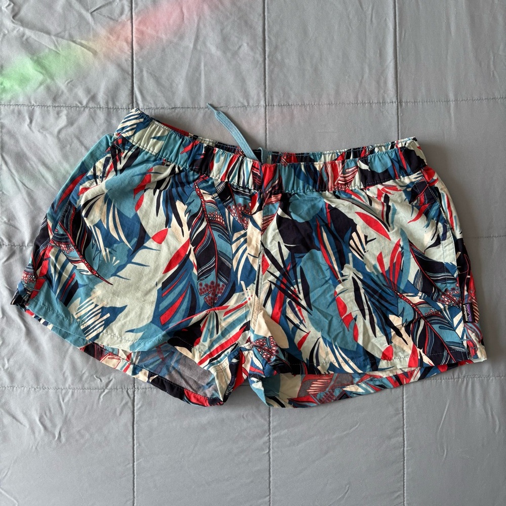Patagonia Women’s Barely Baggies 2.5” Inseam Shorts Medium